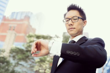 Zamanında olmak gerekir