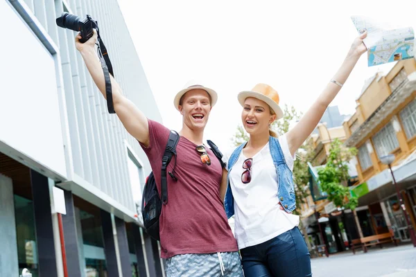 Young couple posing for a photo — Stock Photo, Image