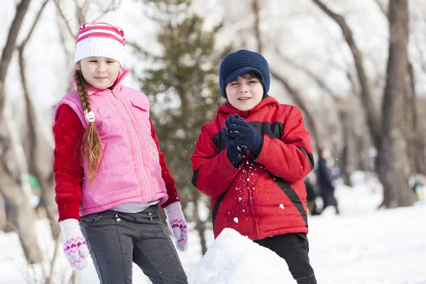 Giochi attivi invernali — Foto Stock