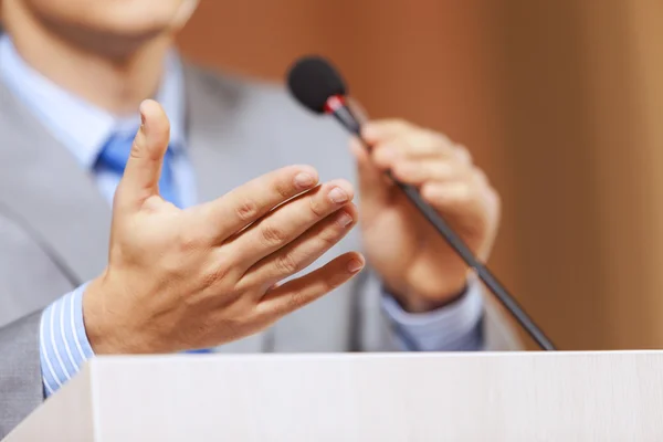 Speaker at stage — Stock Photo, Image