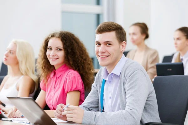 Estudiantes en clase — Foto de Stock