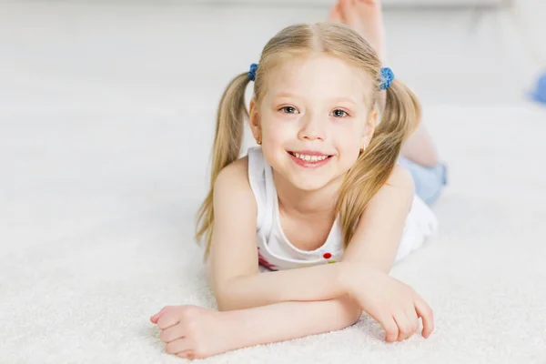 Schattig jong geitje — Stockfoto