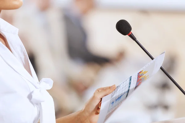 Speaker at stage — Stock Photo, Image