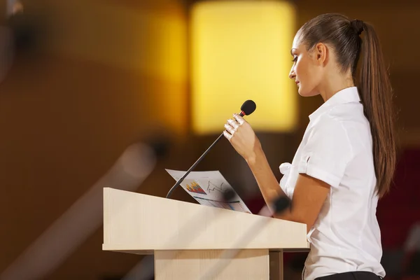 Speaker at stage — Stock Photo, Image