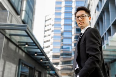 Benim iş konusunda ciddi