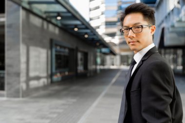 Benim iş konusunda ciddi