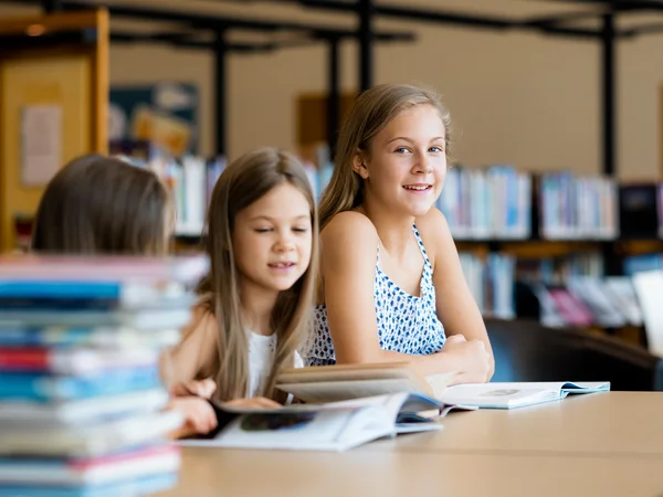 Wir lesen gerne — Stockfoto