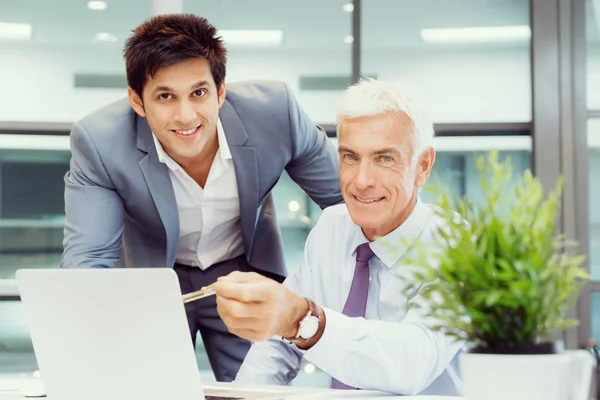 Trabajar juntos de manera efectiva — Foto de Stock