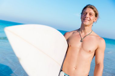 Dalgalar vurmak hazır