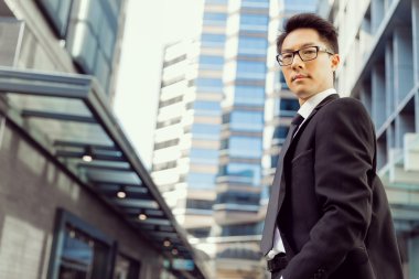 Benim iş konusunda ciddi