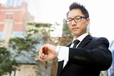 Zamanında olmak gerekir