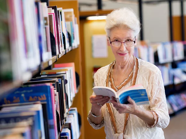 Zeit mit neuen Büchern lassen — Stockfoto