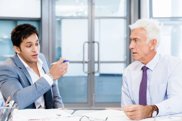 La discusión es el camino a la solución —  Fotos de Stock