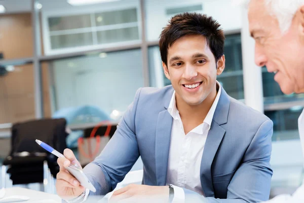 La discusión es el camino a la solución — Foto de Stock