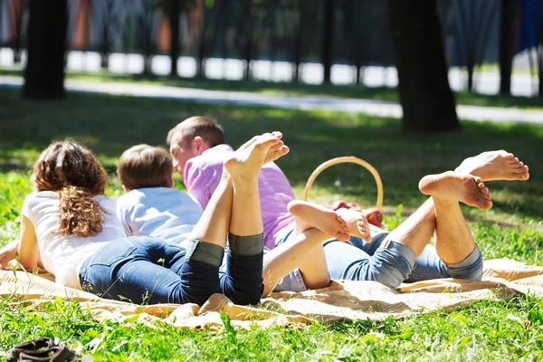 Piquenique no jardim — Fotografia de Stock