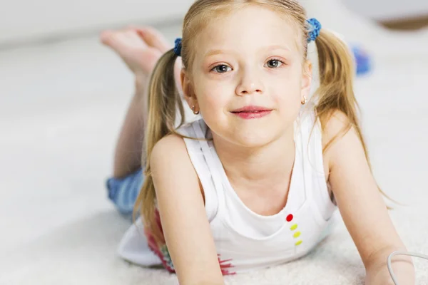 Schattig jong geitje — Stockfoto