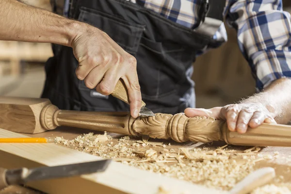 Tischler bei der Arbeit — Stockfoto