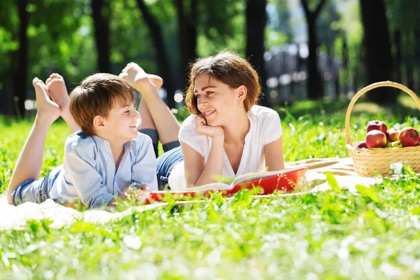 Weekend in park — Stock Photo, Image