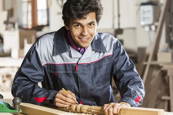 Carpenter at work — Stock Photo, Image