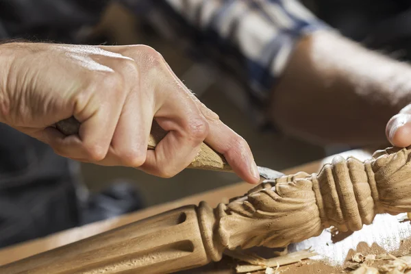 Tischler bei der Arbeit — Stockfoto