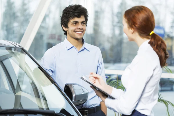 Este carro é perfeito para você — Fotografia de Stock