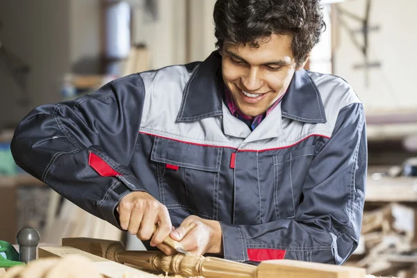 Timmerman op het werk — Stockfoto