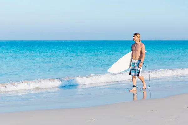 Pronti a colpire le onde — Foto Stock