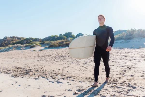 Prêt à frapper les vagues — Photo