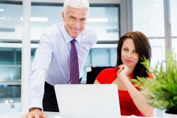 Blij om te helpen met uw taak — Stockfoto