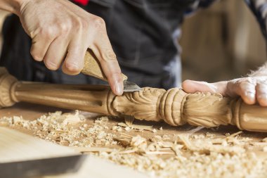 iş yerinde bir marangoz