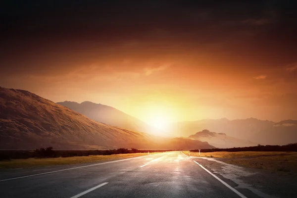 Puesta de sol sobre carretera — Foto de Stock