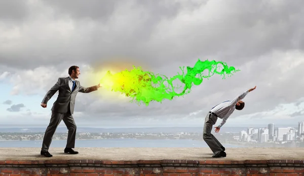 Dois empresários lutando uns com os outros — Fotografia de Stock