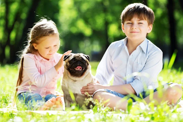 Sommaren helgen i park — Stockfoto