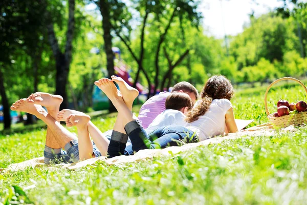 Picnic in garden — Stock Photo, Image