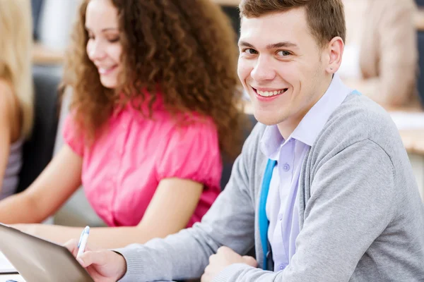 Estudiantes en clase — Foto de Stock