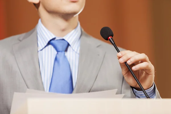 Speaker at stage — Stock Photo, Image