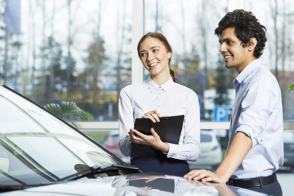 Dieses Auto ist perfekt für Sie — Stockfoto