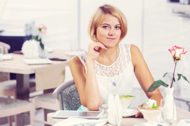 Bir fincan çay istiyorum