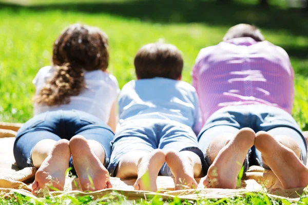 Picknick im Garten — Stockfoto