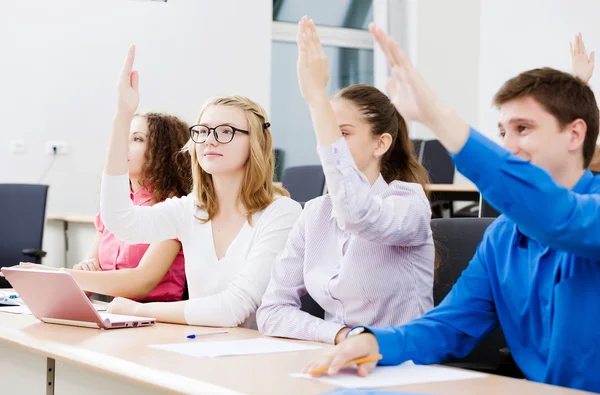 Estudiantes en clase — Foto de Stock