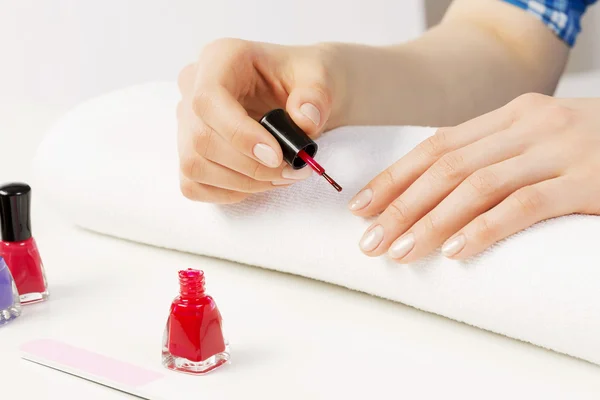 Woman applying polish — Stock Photo, Image