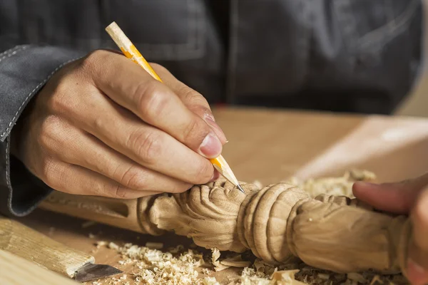 Tischler bei der Arbeit — Stockfoto