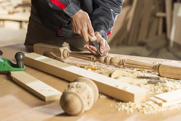 Tischler bei der Arbeit — Stockfoto