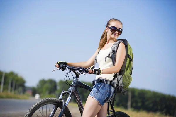 Passeio de bicicleta de verão — Fotografia de Stock