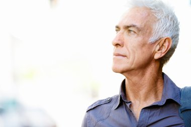 Dışarıdaki bir adamın portresi.