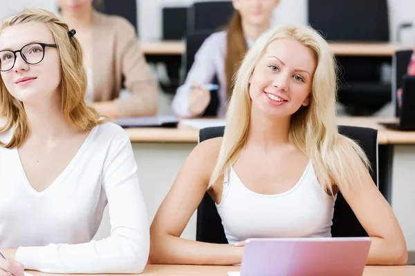 Estudiantes en clase — Foto de Stock