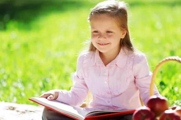 Menina no parque Imagem De Stock