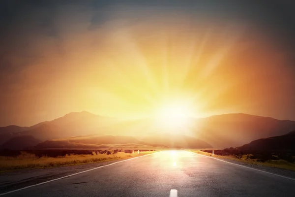 Puesta de sol sobre carretera — Foto de Stock