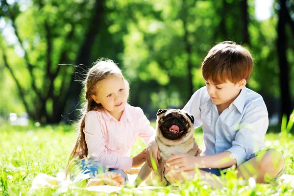 Sommaren helgen i park — Stockfoto