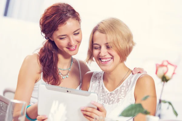 Friend chat at cafe — Stock Photo, Image